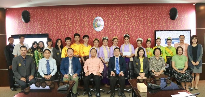 มร.ชม.มอบทุนการศึกษาโครงการพัฒนานักศึกษาฯด้านภาษาอารบิกและตะวันออกกลางศึกษา