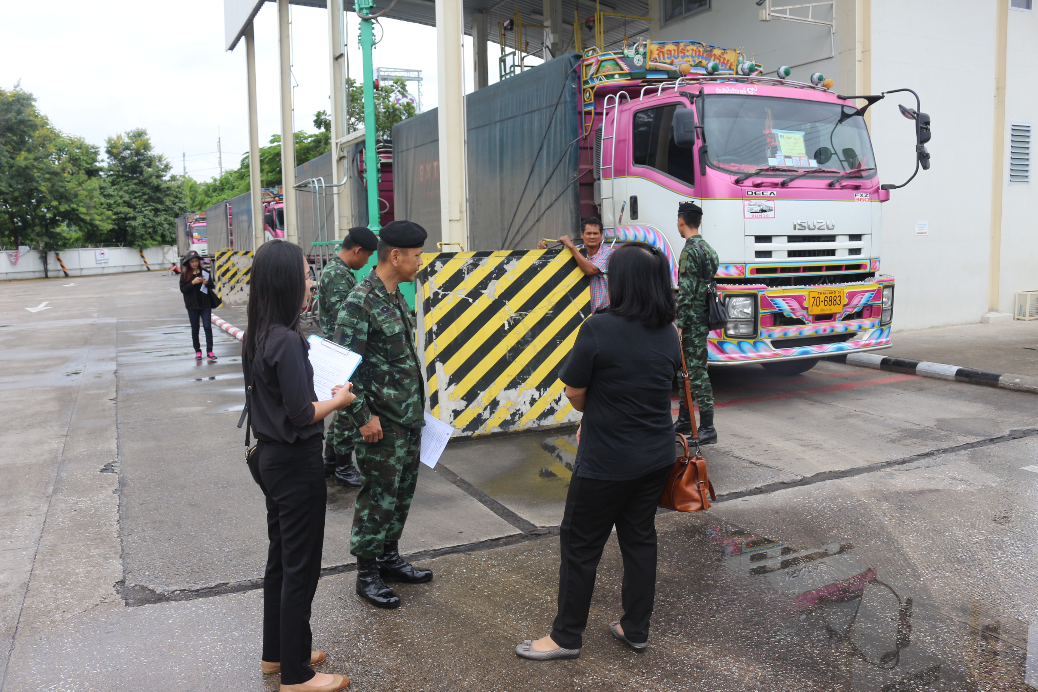 ตรวจสอบการส่ง - รับ การขนย้ายข้าวสารออกจากคลังสินค้า