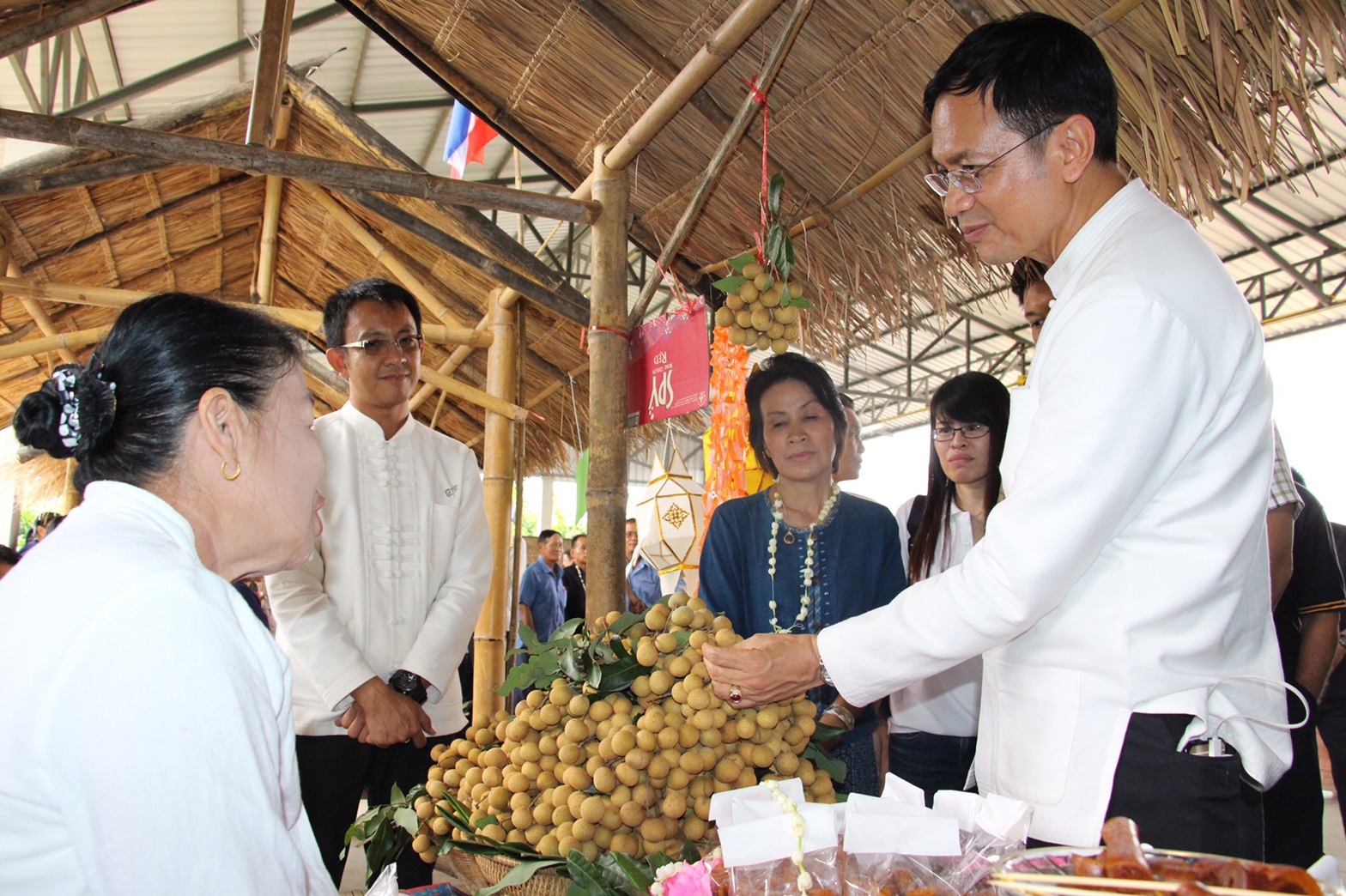 ผู้ว่าราชการจังหวัดเชียงใหม่ ลงพื้นที่ตรวจเยี่ยมกลุ่มผู้ปลูกมะม่วง บ้านท่าล้อ อำเภอดอยหล่อ 
