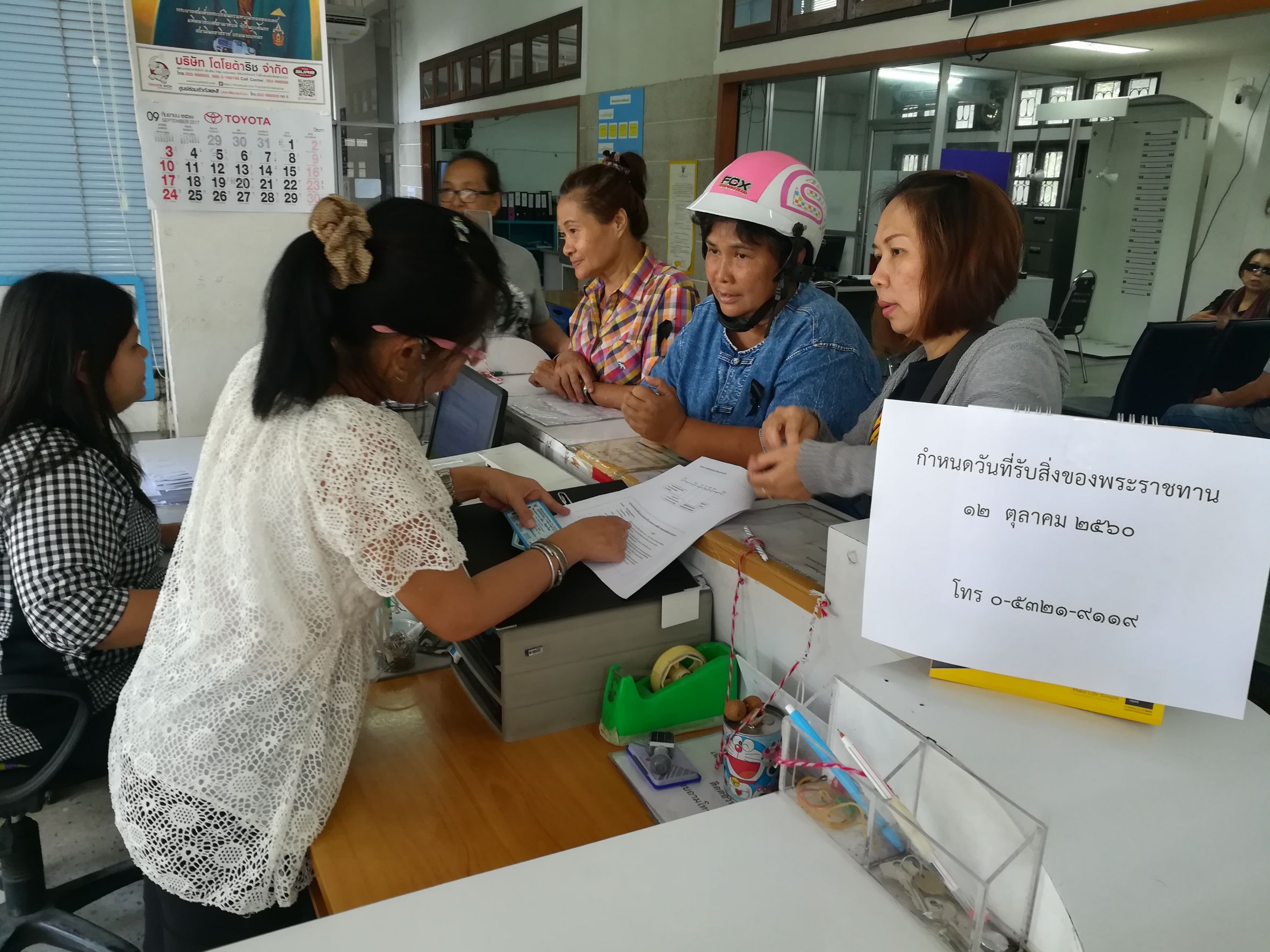 ประชาชนชาวเชียงใหม่ ทยอยมาลงทะเบียนเป็นจิตอาสาเฉพาะกิจ  ในงานพระราชพิธีถวายพระเพลิงพระบรมศพ  พระบาทสมเด็จพระปรมินทรมหาภูมิพลอดุลยเดช  อย่างต่อเนื่อง 