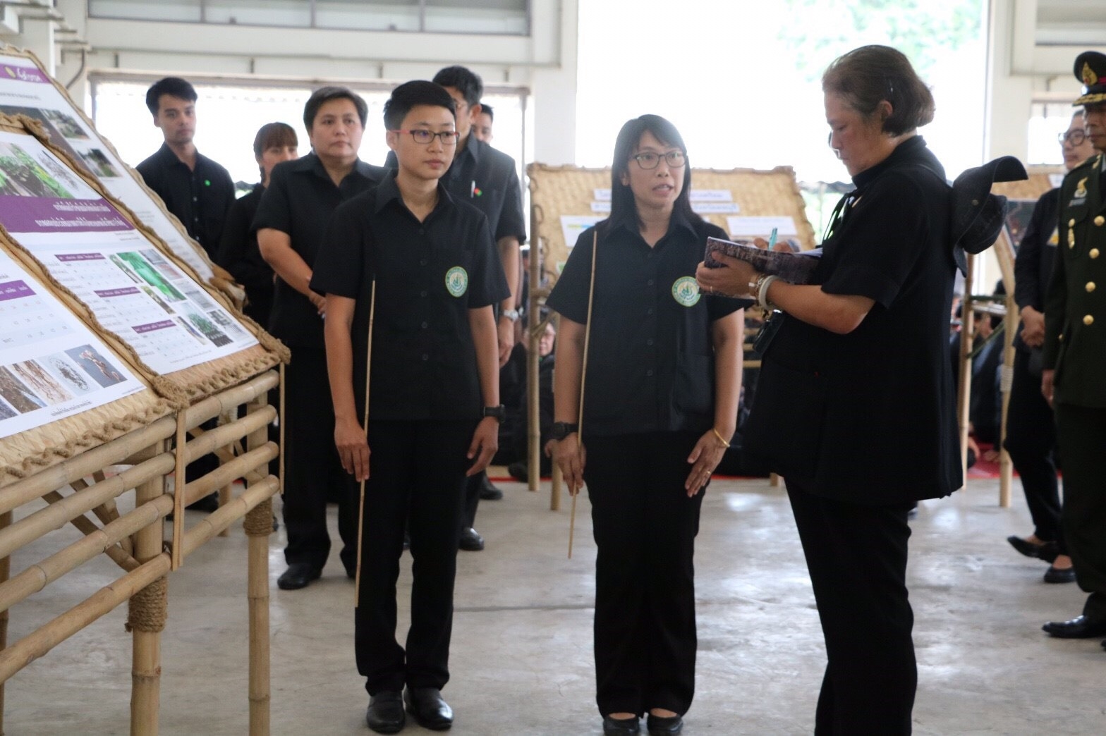 นักวิจัยและทีมงานมหาวิทยาลัยแม่โจ้ ได้ถวายรายงานสรุปการดำเนินงานของปี 2559-2560 แด่สมเด็จพระเทพรัตนราชสุดาฯ สยามบรมราชกุมารี
