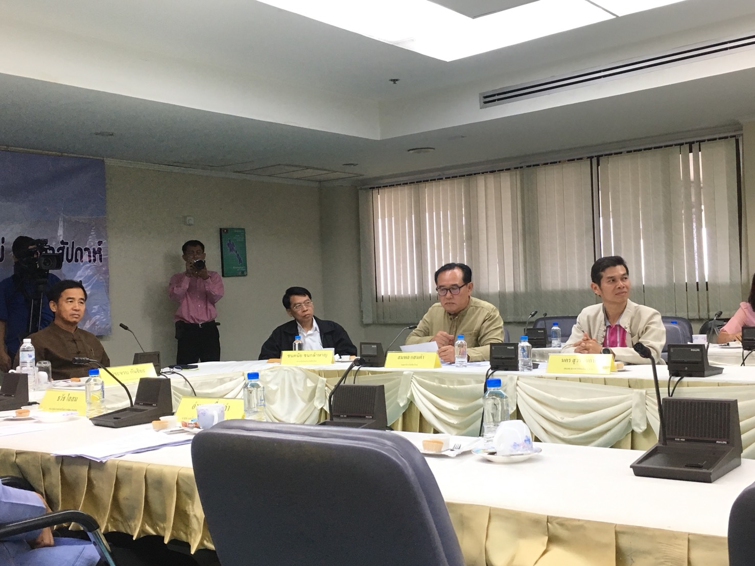 นายประจวบ กันธิยะ รองผู้ว่าราชการจังหวัดเชียงใหม่ เป็นประธานแถลงข่าวเชียงใหม่ได้รับรางวัลระดับประเทศ ในโครงการ 9101 ตามรอยเท้าพ่อ ภายใต้ร่มพระบารมี เพื่อการพัฒนาการเกษตรอย่างยั่งยืน