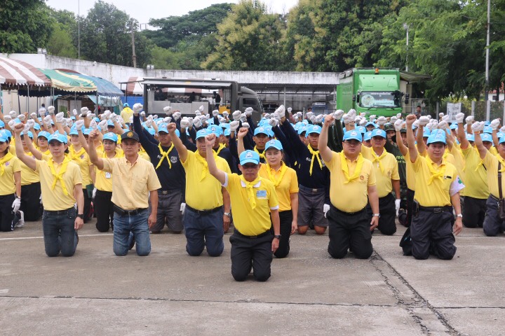 จิตอาสาจังหวัดเชียงใหม่ ร่วมโครงการจิตอาสาพระราชทาน “เราทําความ ดี ด้วยหัวใจ” ในพื้นที่จังหวัดเชียงใหม่ พัฒนาพื้นที่คลองแม่ข่าวันที่สอง