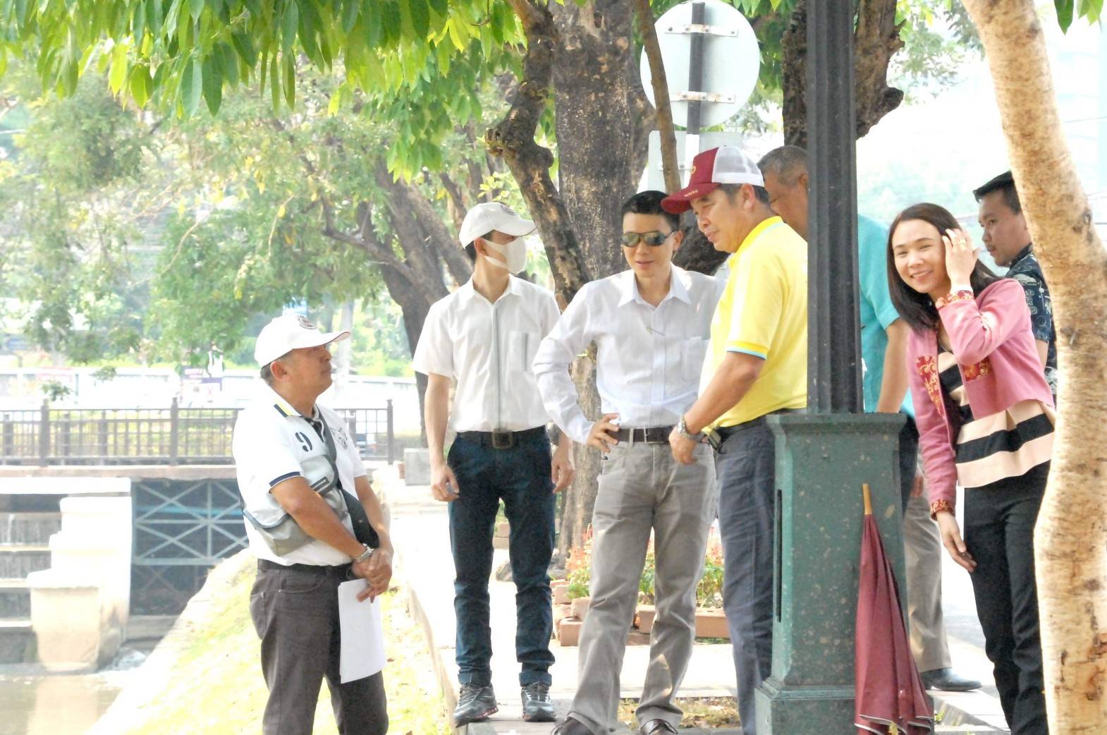 นายกเทศมนตรีนครเชียงใหม่ลงพื้นที่ตรวจคุณภาพน้ำคูเมือง มั่นใจปลอดภัย เตรียมรับสงกรานต์