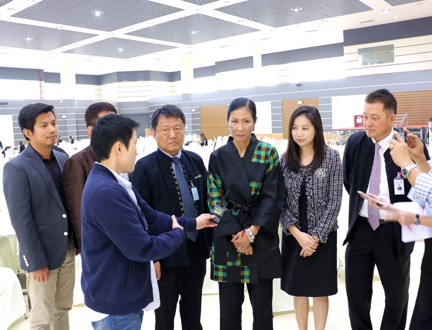 ประธานกรรมการบริหารการพัฒนาพิงคนคร  พร้อมด้วยกรรมการบริหาร ปฏิบัติหน้าที่แทนผู้อำนวยการสำนักงานพัฒนาพิงคนคร และคณะกรรมการบริหารการพัฒนาพิงคนคร เข้าพบปะผู้ใช้บริการที่พักผ่อนปลอดมลพิษ