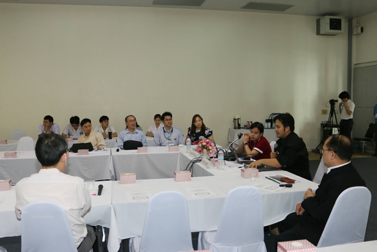รองคณบดีคณะแพทยศาสตร์ มช. เป็นประธานในพิธีเปิด การประชาพิจารณ์