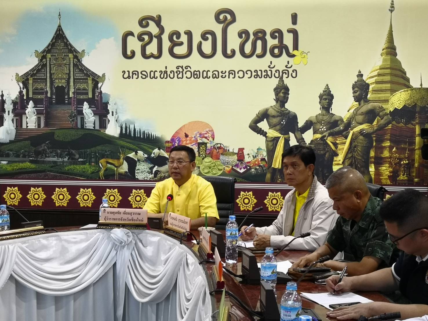 ผู้ว่าราชการจังหวัดเชียงใหม่จับเข่าคุยกับอำเภอที่ยังเกิดจุด Hotspot จำนวนมาก ย้ำ การบูรณาการคือหัวใจสำคัญ ต้องเร่งแก้ไขปัญหาให้ได้ภายใน 7 วัน ตามที่นายกรัฐมนตรีกำหนด
