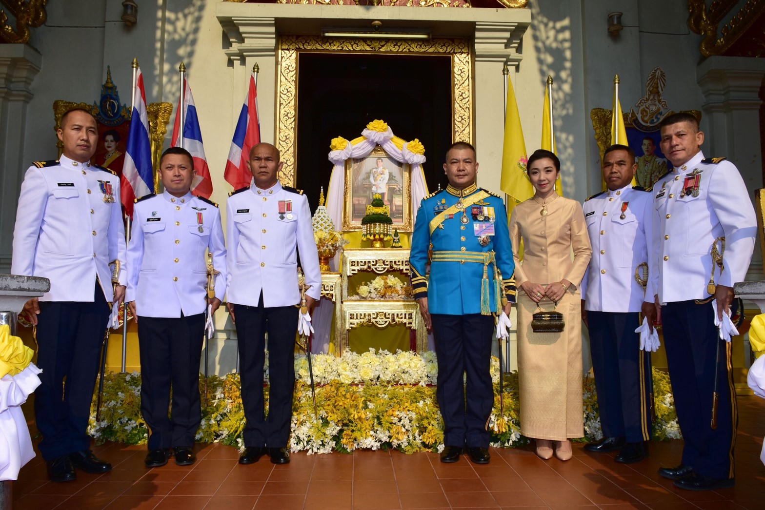 รองผู้บังคับการกองบิน ๔๑ พร้อมรองประธานชมรมแม่บ้านทหารอากาศกองบิน ๔๑ และข้าราชการกองบิน ๔๑ ร่วมพิธีเวียนเทียนสมโภชน้ำอภิเษก