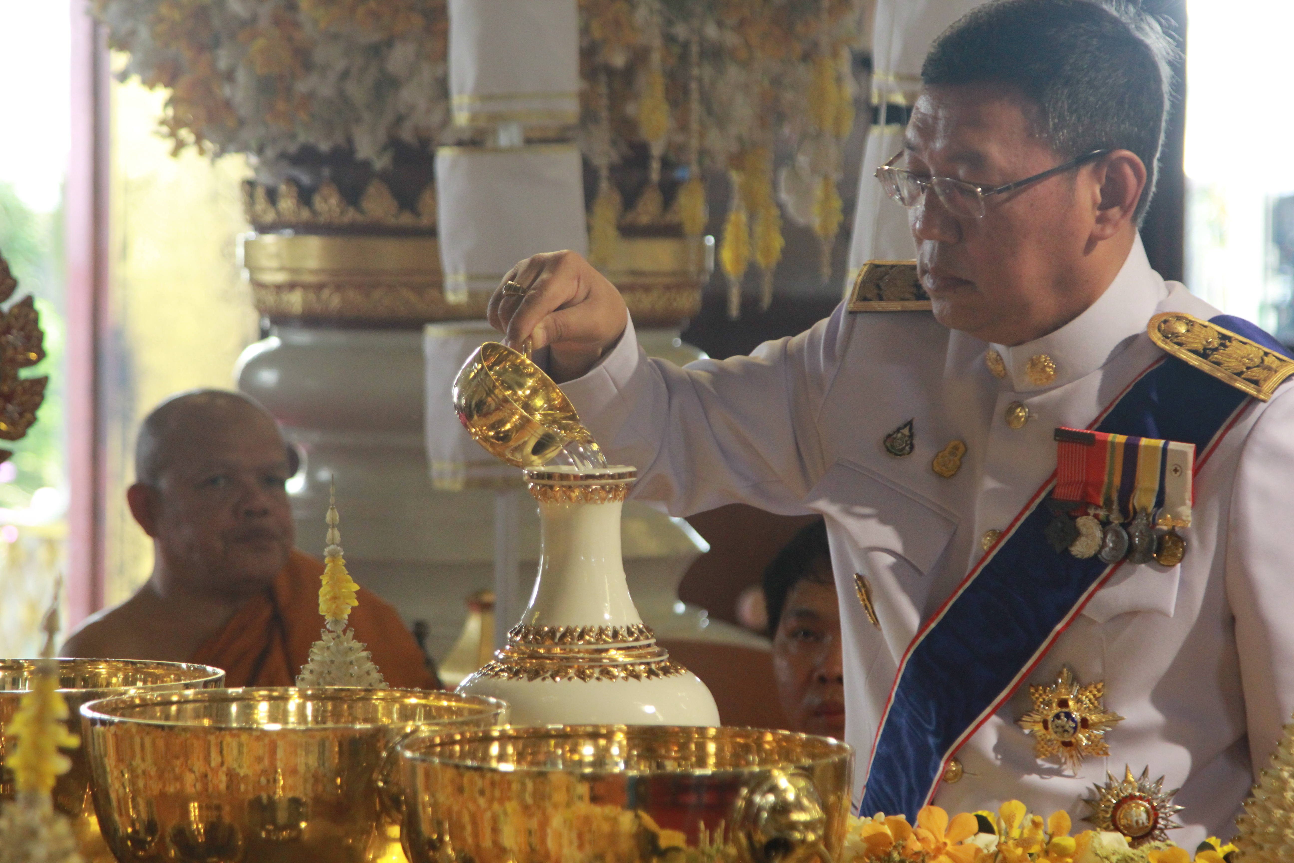จังหวัดเชียงใหม่จัดพิธีเวียนเทียนสมโภชน้ำอภิเษกอย่างยิ่งใหญ่ งดงาม สมพระเกียรติ