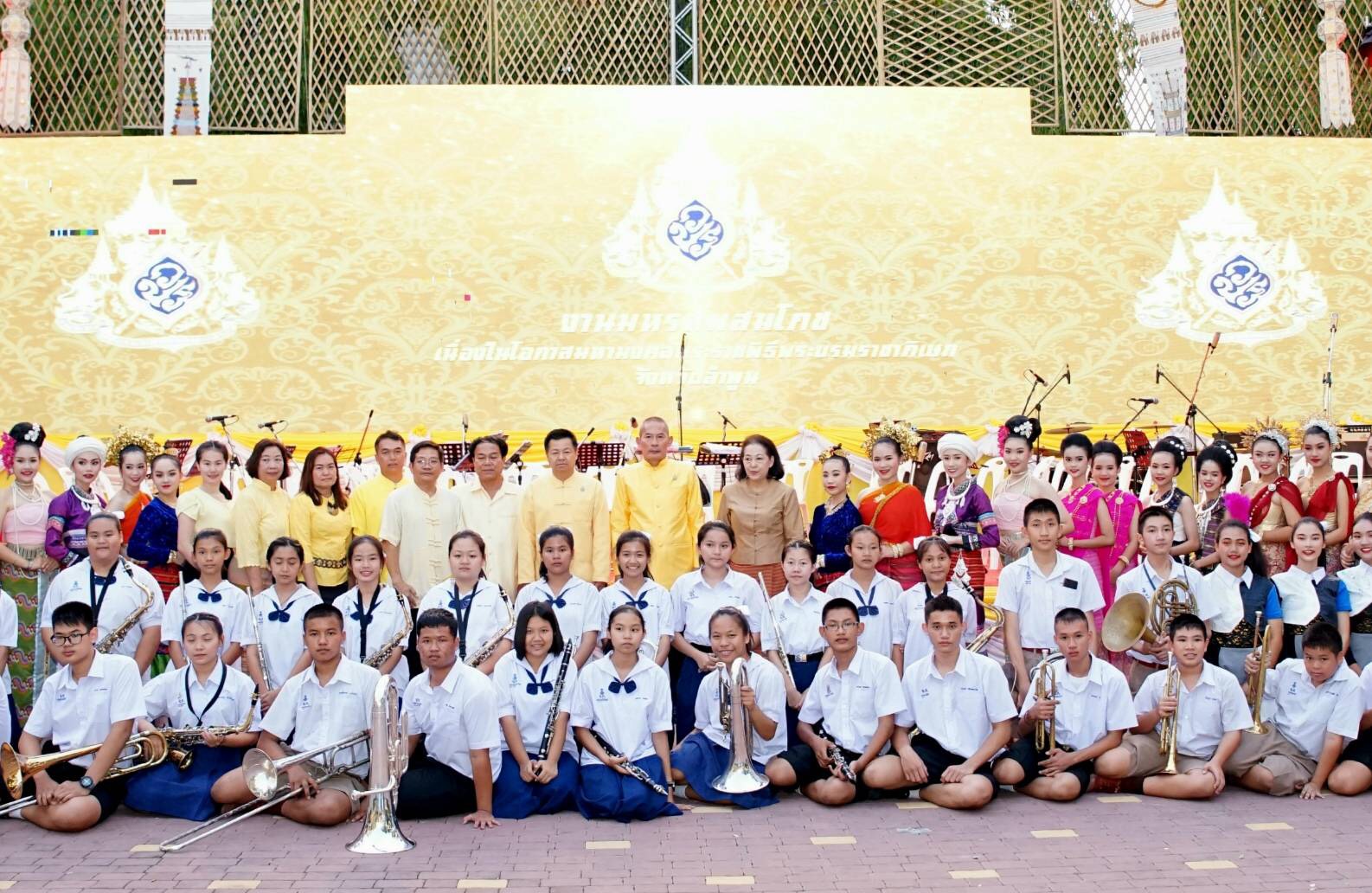ผบก.ภ.จว.ลำพูน พร้อมข้าราชการตำรวจในสังกัด ร่วมงานมหรสพสมโภช เนื่องในโอกาสมหามงคลพระราชพิธีบรมราชาภิเษก จังหวัดลำพูน 