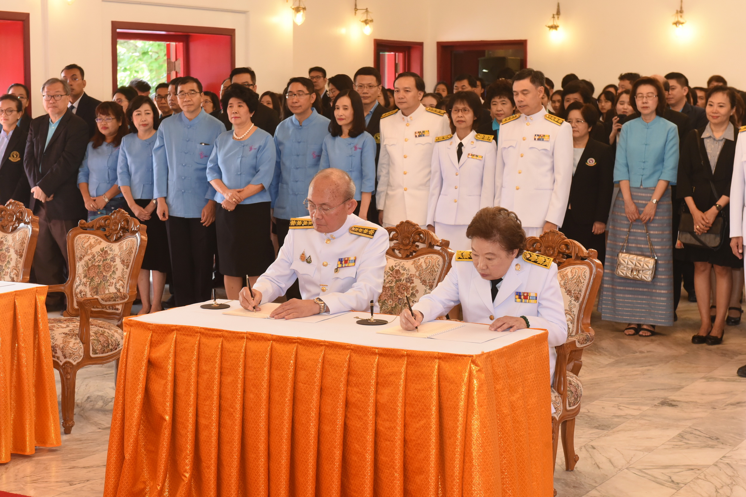 พิธีลงนามถวายพระพรชัยมงคล สมเด็จพระนางเจ้าสิริกิติ์ พระบรมราชินีนาถ พระบรมราชชนนีพันปีหลวง เนื่องในโอกาสมหามงคลเฉลิมพระชนมพรรษา 87 พรรษา