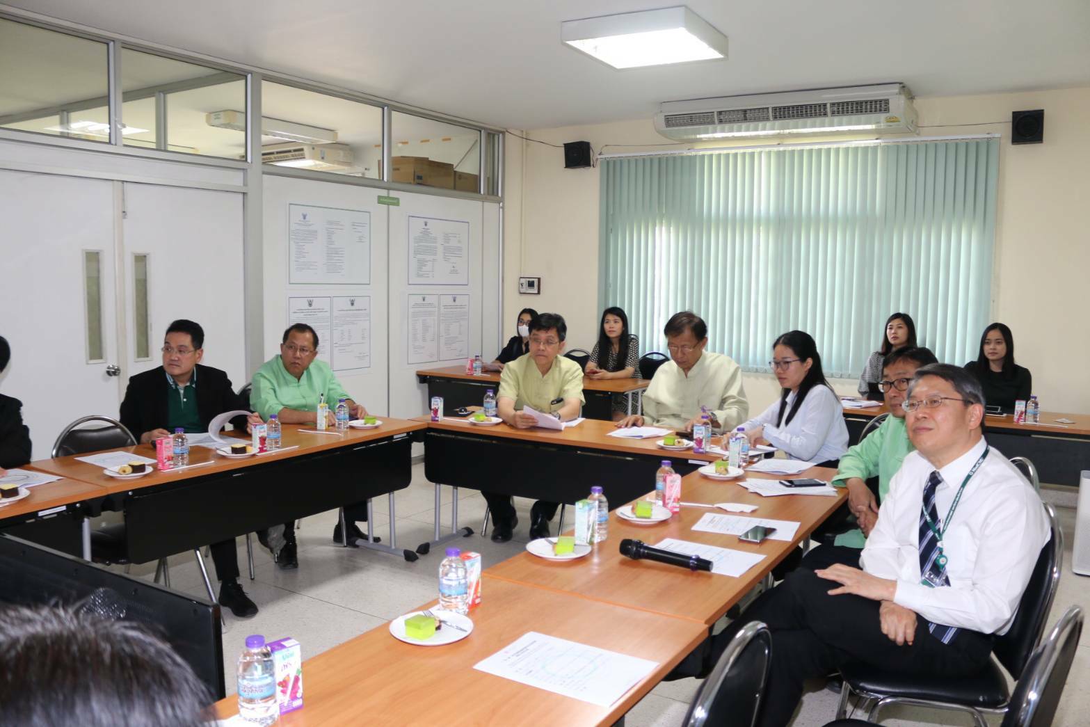 คณบดีคณะแพทยศาสตร์ มช. พร้อมคณะผู้บริหารคณะแพทยศาสตร์ มช. เข้าร่วมประชุม International Video Symposium เพื่อหารือแนวทางการป้องกันโรคอุบัติใหม่ในบริบทของสถานศึกษา