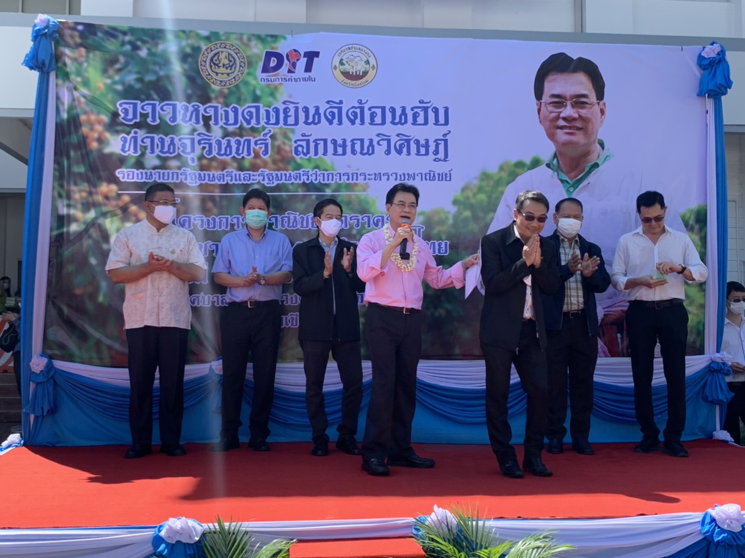 รองนายกรัฐมนตรีฯ เปิดโครงการพาณิชย์ลดราคา ช่วยประชาชนล็อต 4 ที่อำเภอหางดง จังหวัดเชียงใหม่ พร้อมเชิญชวนบริโภคไข่ไก่ช่วยเหลือเกษตรกรผู้เลี้ยงไก่ในขณะนี้