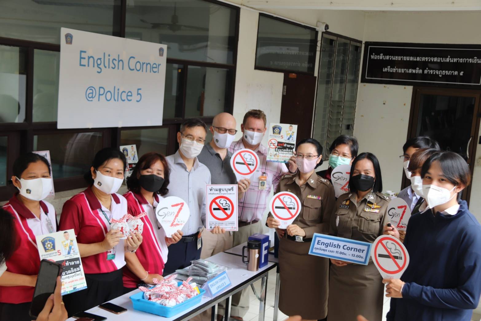 เชียงใหม่ - ชมรม English Corner @Police 5 ของตำรวจภูธรภาค 5 จัดกิจกรรมรณรงค์เลิกสูบบุหรี่ด้วยการฝึกพูดคำขวัญวันงดสูบบุหรี่โลก