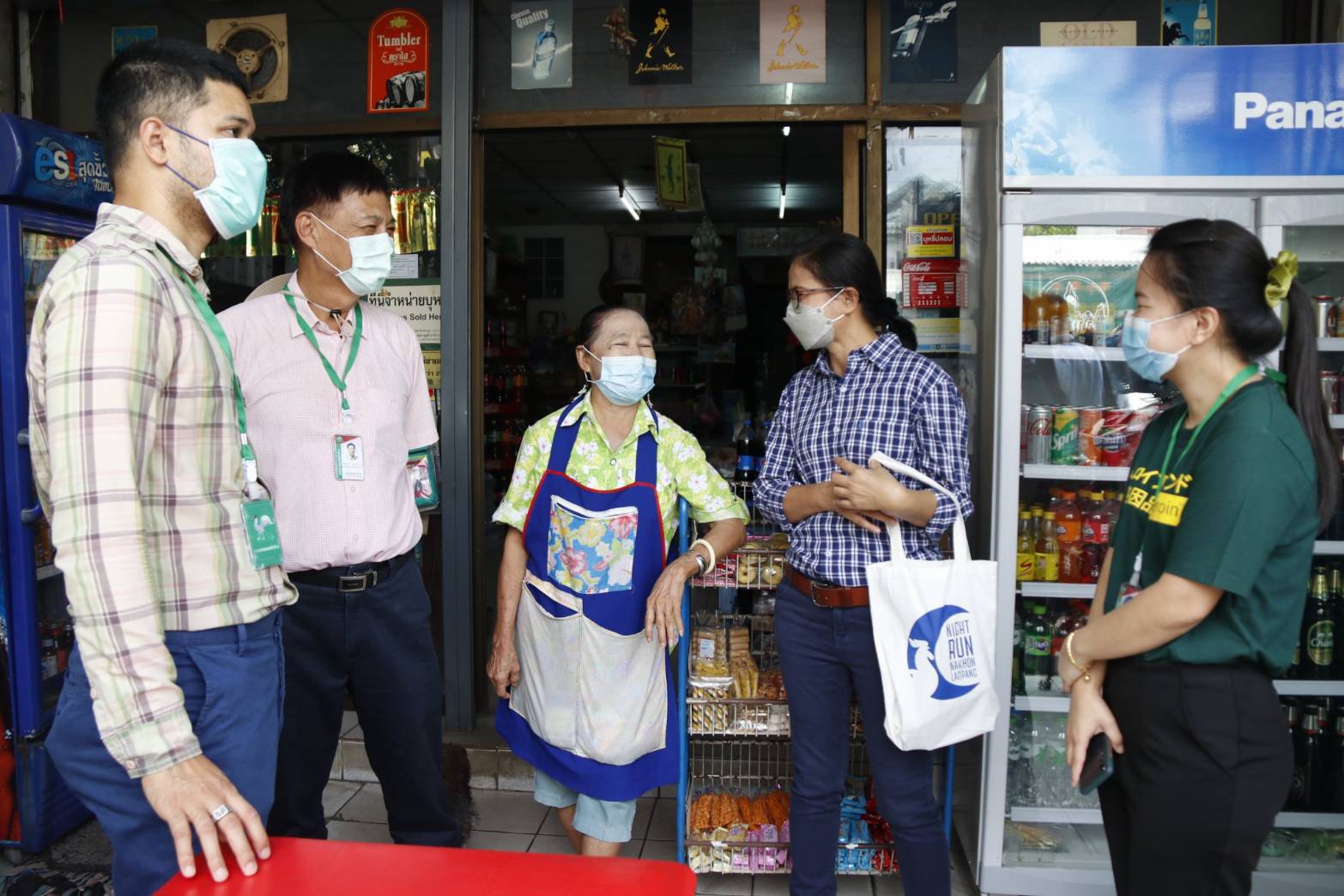 ลำปาง - เทศบาลนครลำปาง ลงพื้นที่ประชาสัมพันธ์โครงการปรับปรุงถนนบ้านเชียงราย ให้ประชาชนที่อาศัยอยู่บริเวณดังกล่าวรับทราบ