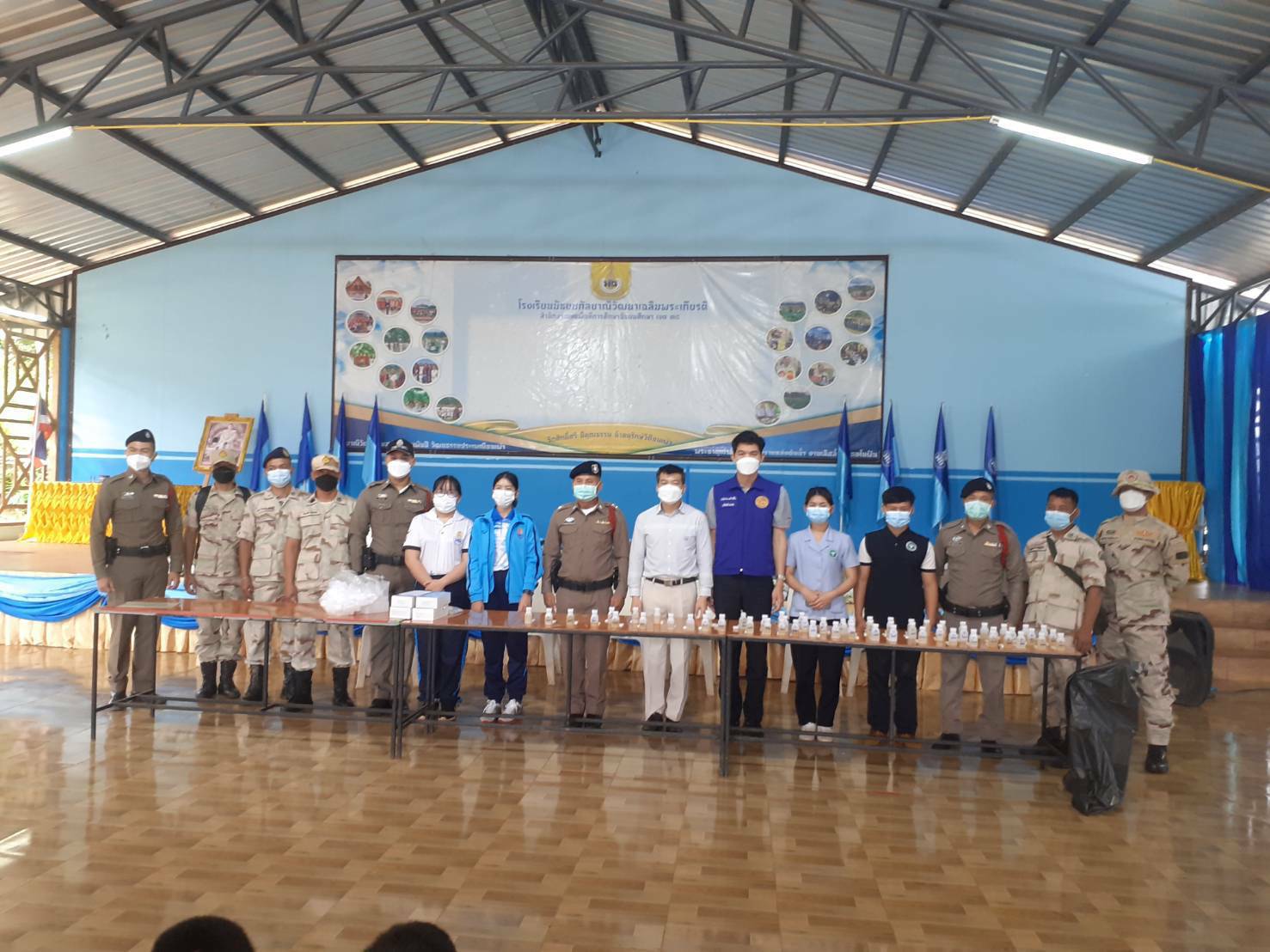 เชียงใหม่ - อ.กัลยาณิวัฒนา​ บูรณาการตรวจสารเสพติด​นักเรียน​ 70​ คน​ ผลปกติ ตรวจ​ จยย.​ พบดัดแปลงท่อไอเสีย​ 2 คัน​ สั่งแก้ไขให้เป็นดังเดิม