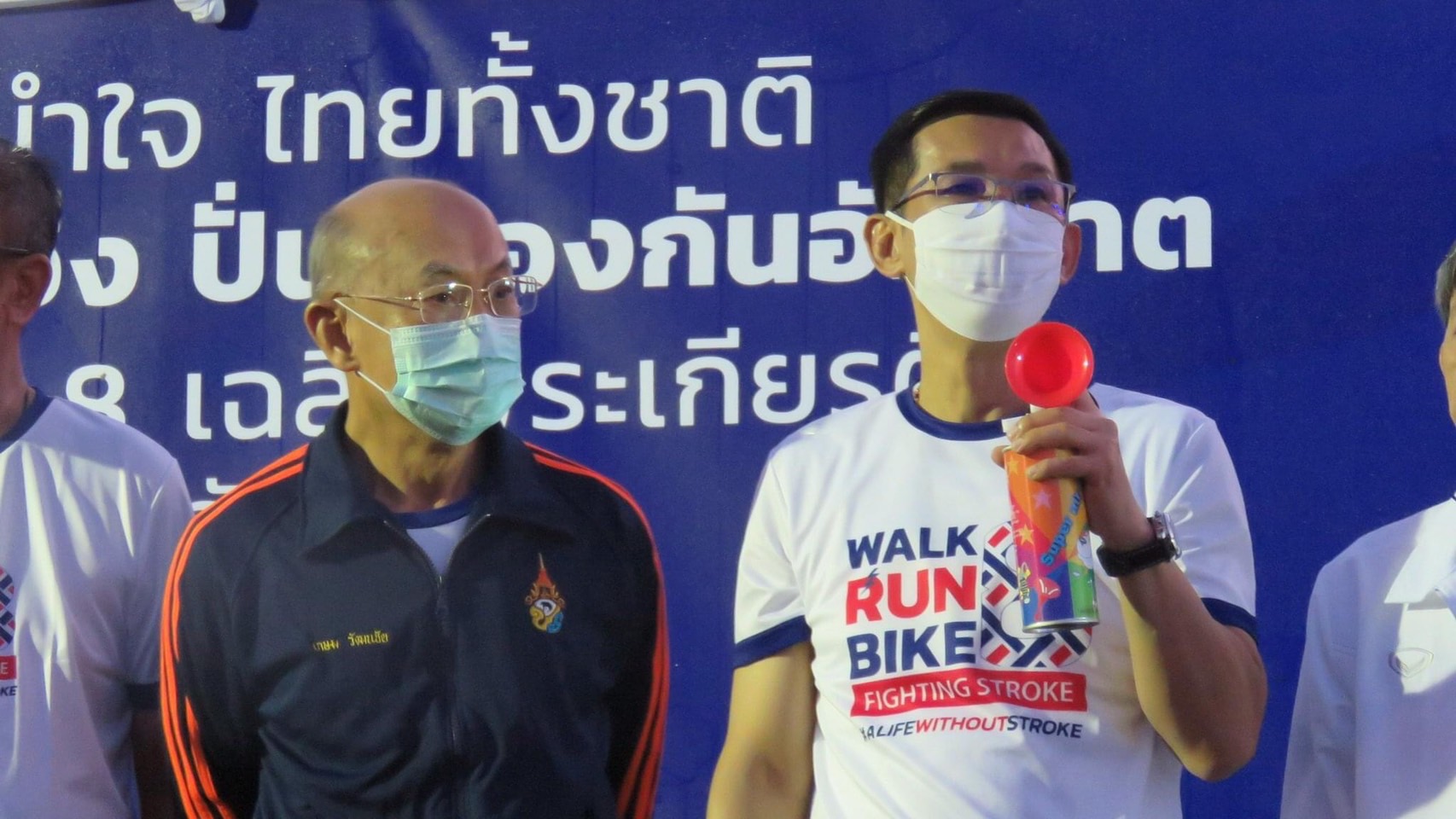 น่าน - พ่อเมืองน่านนำชาวเมืองน่านร่วมกิจกรรมยุพราชสัญจรจัดวิ่งฝ่าลมหนาว แสงนำใจไทยทั้งชาติ เดิน วิ่ง ปั่น ป้องกันอัมพาต ครั้งที่ 8