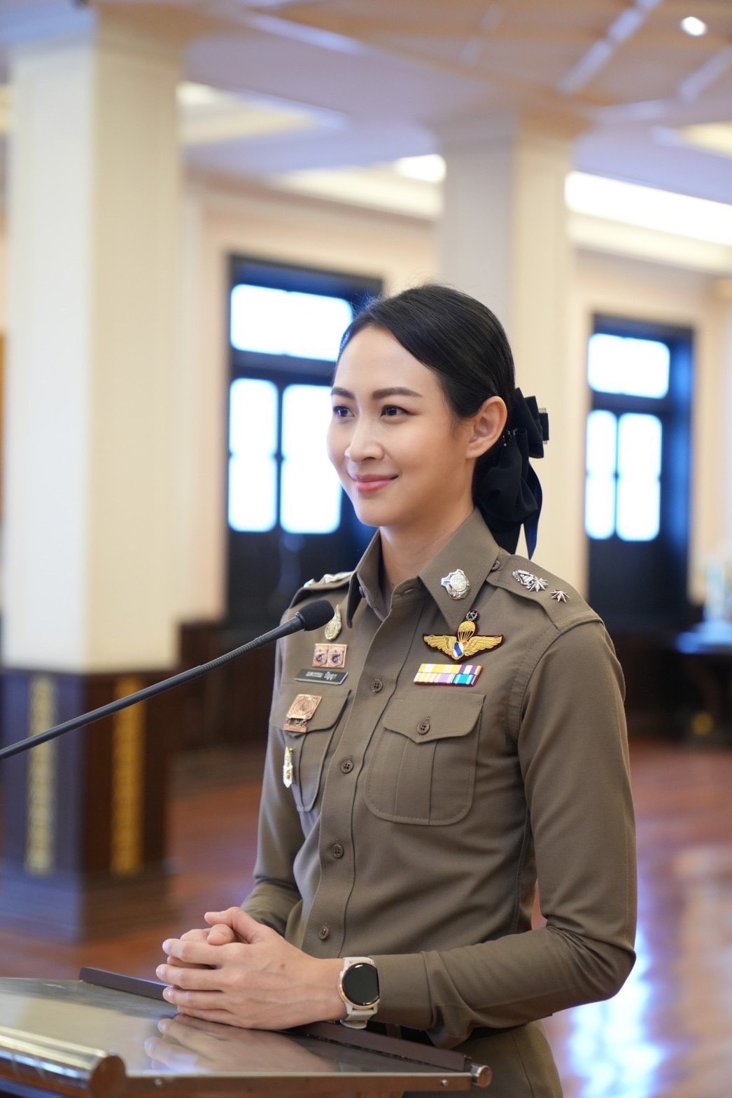 เสียเป็นแสน แขนไม่ได้จับ