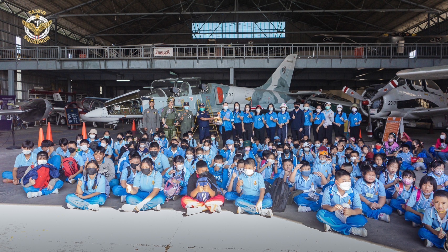 โรงเรียนบ้านสะลวงนอก และโรงเรียนบ้านห้วยส้มเยี่ยมชมชมรมอนุรักษ์ และพัฒนาอากาศยานไทย กองบิน ๔๑ 