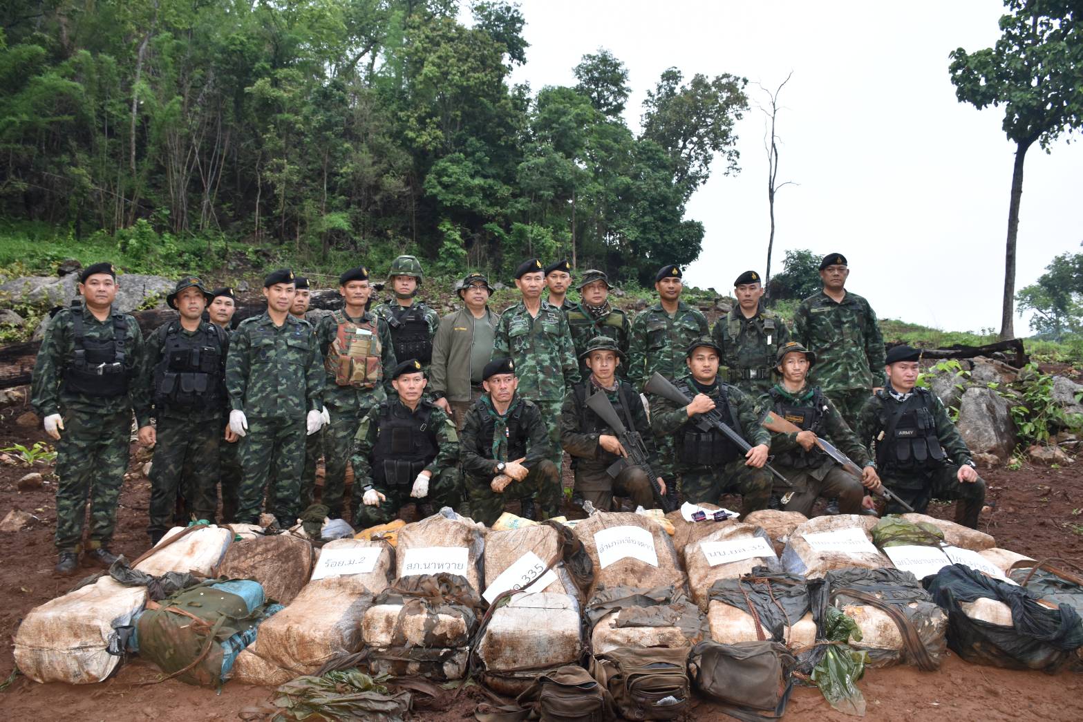 กองกำลังผาเมือง บูรณาการร่วมหน่วยบัญชาการสกัดกั้นและปราบปรามยาเสพติด สารตั้งต้นและเคมีภัณฑ์ ชายแดนภาคเหนือ ปะทะกลุ่มขบวนการลักลอบลำเลียงยาเสพติด ยึดยาบ้า 5,998,000 เม็ด ในพื้นที่ อำเภอเชียงดาว จังหวัดเชียงใหม่