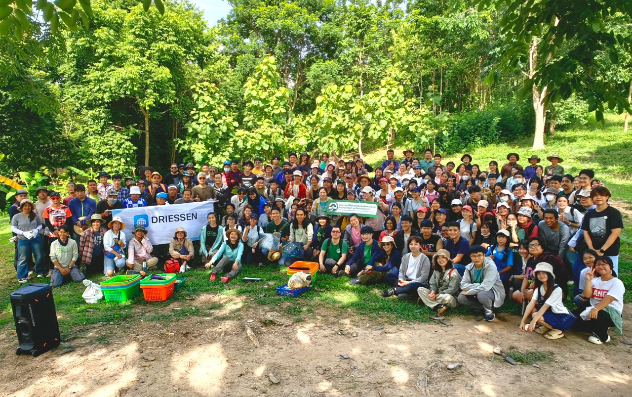 สถาบันการศึกษา บริษัทเอกชน และอาสาสมัคร ร่วมกิจกรรมปลูกป่า พื้นที่ 6 ไร่ ปลูกกล้าไม้ 2,635 ต้น เมื่อวันที่ 13 กรกฎาคม 2567 ณ ศูนย์รวบรวมพันธุ์พืชพื้นถิ่นและแปลงวนเกษตร ศูนย์การศึกษามหาวิทยาลัยเชียงใหม่ หริภุญไชย จังหวัดลำพูน