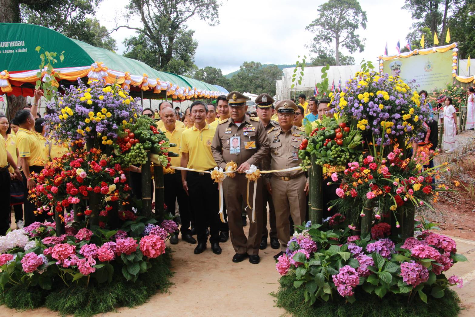 องคมนตรี เปิด "ถนนทางหลวงชนบทสาย ชม. 7110 แยกทางหลวงแผ่นดินหมายเลข 1009-ศูนย์วิจัยโครงการหลวงขุนห้วยแห้ง เฉลิมพระเกียรติพระบาทสมเด็จพระเจ้าอยู่หัวเนื่องในโอกาสพระราชพิธีมหามงคลเฉลิมพระชนมพรรษา 6 รอบ 28 กรกฎาคม 2567" 