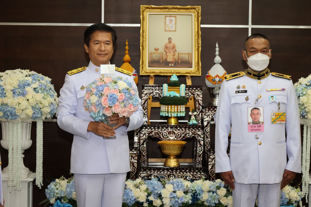 พระเจ้าวรวงศ์เธอ พระองค์เจ้าสิริภาจุฑาภรณ์ ทรงพระกรุณาประทานแจกันดอกไม้ ให้แก่รักษาราชการแทนอธิการบดี เนื่องในโอกาสที่สภามหาวิทยาลัยเทคโนโลยีราชมงคลล้านนา มีมติให้ดำรงตำแหน่งรักษาราชการแทนอธิการบดี