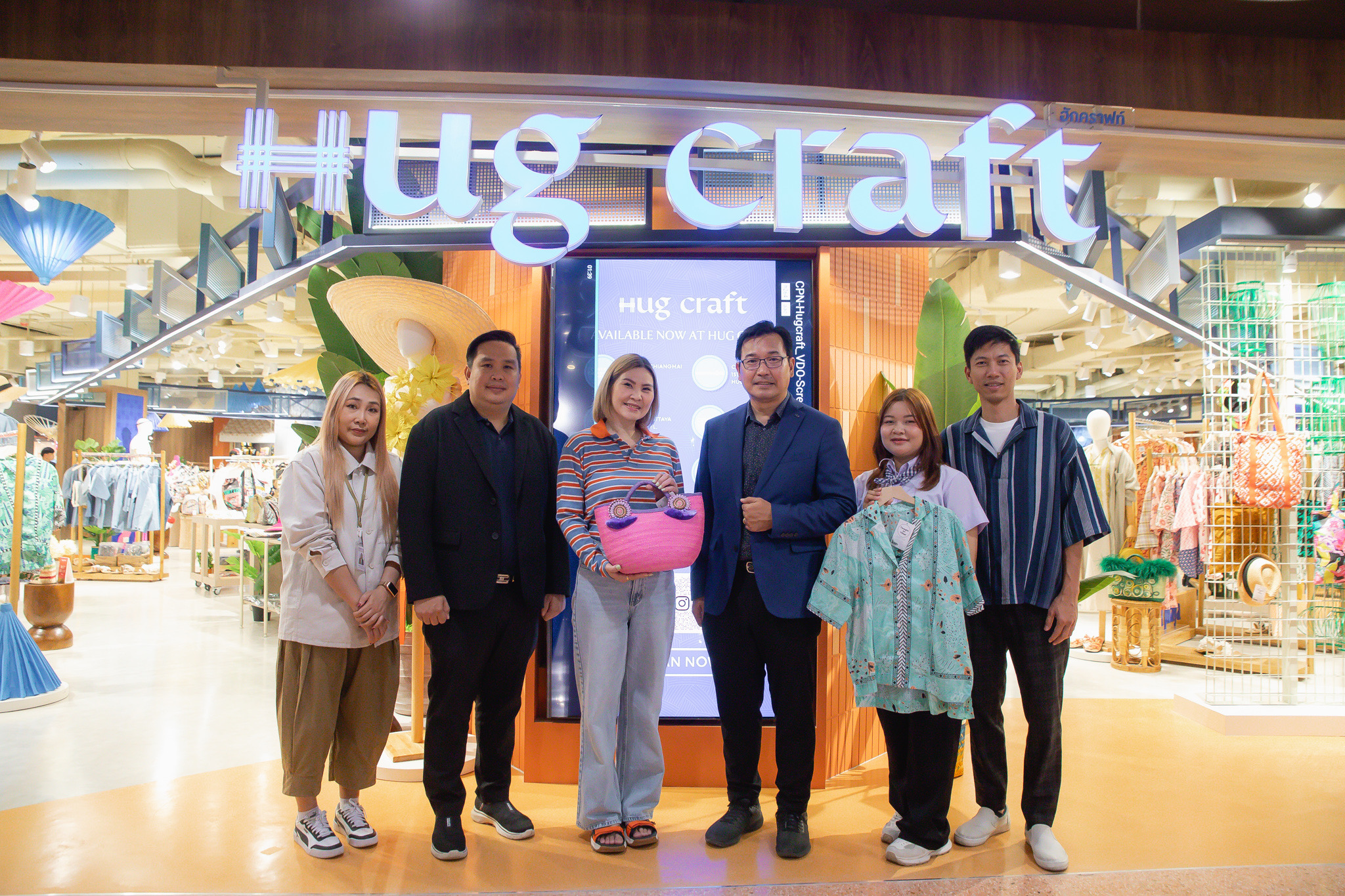 เซ็นทรัล เชียงใหม่ แอร์พอร์ต เปิดตัว “Hug Craft” New Store ที่ใหญ่ที่สุดในประเทศไทย รวมสินค้าคราฟท์ไทยที่คัดสรรมาอย่างดี ส่งตรงถึงมือคุณ “New Concept  New Design” 