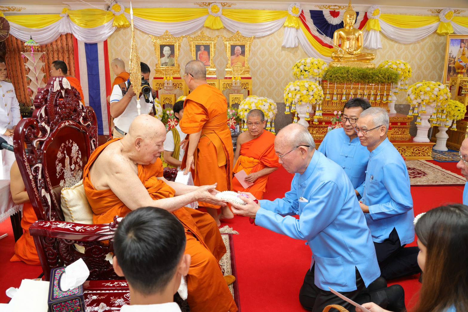 เลขาธิการมูลนิธิขาเทียมฯ ถวายมุทิตาจิตแด่พระธรรมวชิรโกศล เจ้าอาวาสวัดศรีโสดา จังหวัดเชียงใหม่ เนื่องในโอกาสเจริญอายุวัฒนมงคล 90 ปี