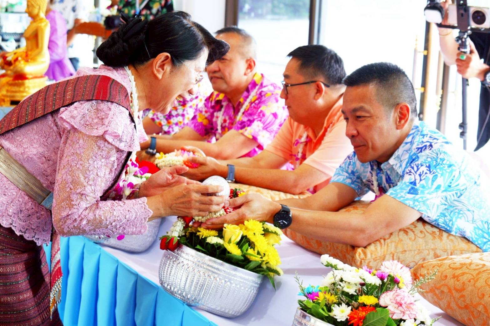 รพ.สมเด็จพระนางเจ้าสิริกิติ์ฯ จัดงานสืบสานประเพณีสงกรานต์ "สรงสราญวิถีไทย สุขใจวันสงกรานต์" ในเทศกาลปีใหม่ไทย