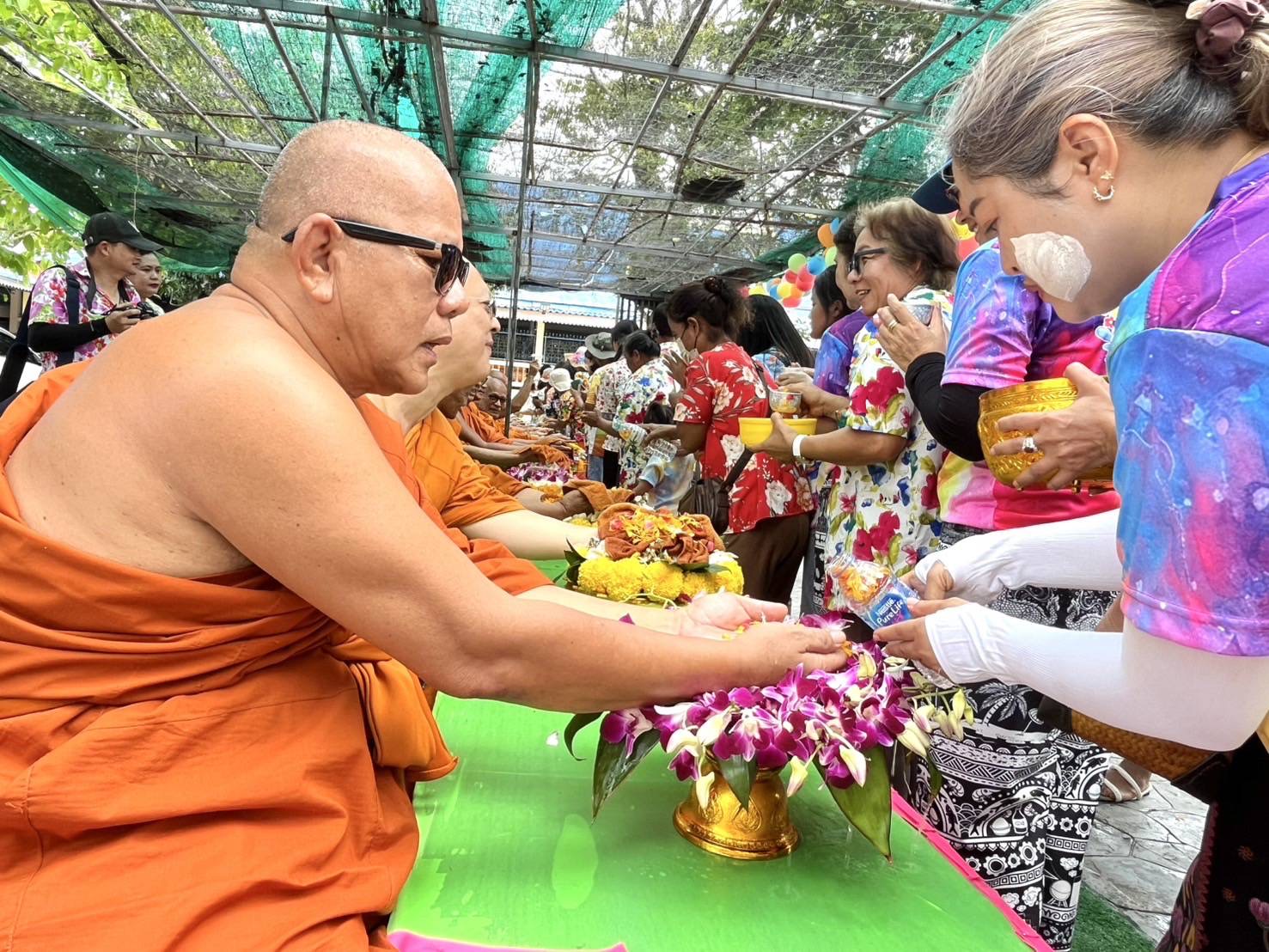นักท่องเที่ยวแห่ร่วม “สงกรานต์ เฟสติวัล แอท บ้านเพ” สืบสานวัฒนธรรม-กระตุ้นเศรษฐกิจท้องถิ่น