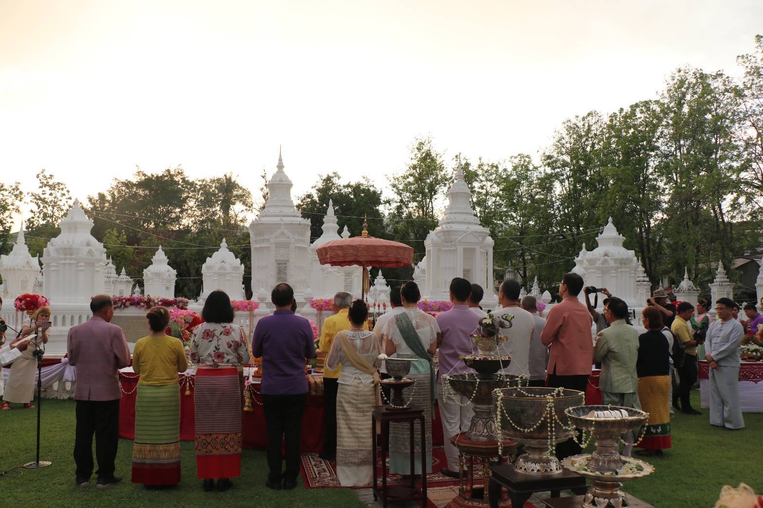 ผู้ว่าฯ เชียงใหม่ นำประชาชนร่วมสักการะกู่เจ้าหลวงเชียงใหม่ตามประเพณีสงกรานต์ล้านนา ปี 2568
