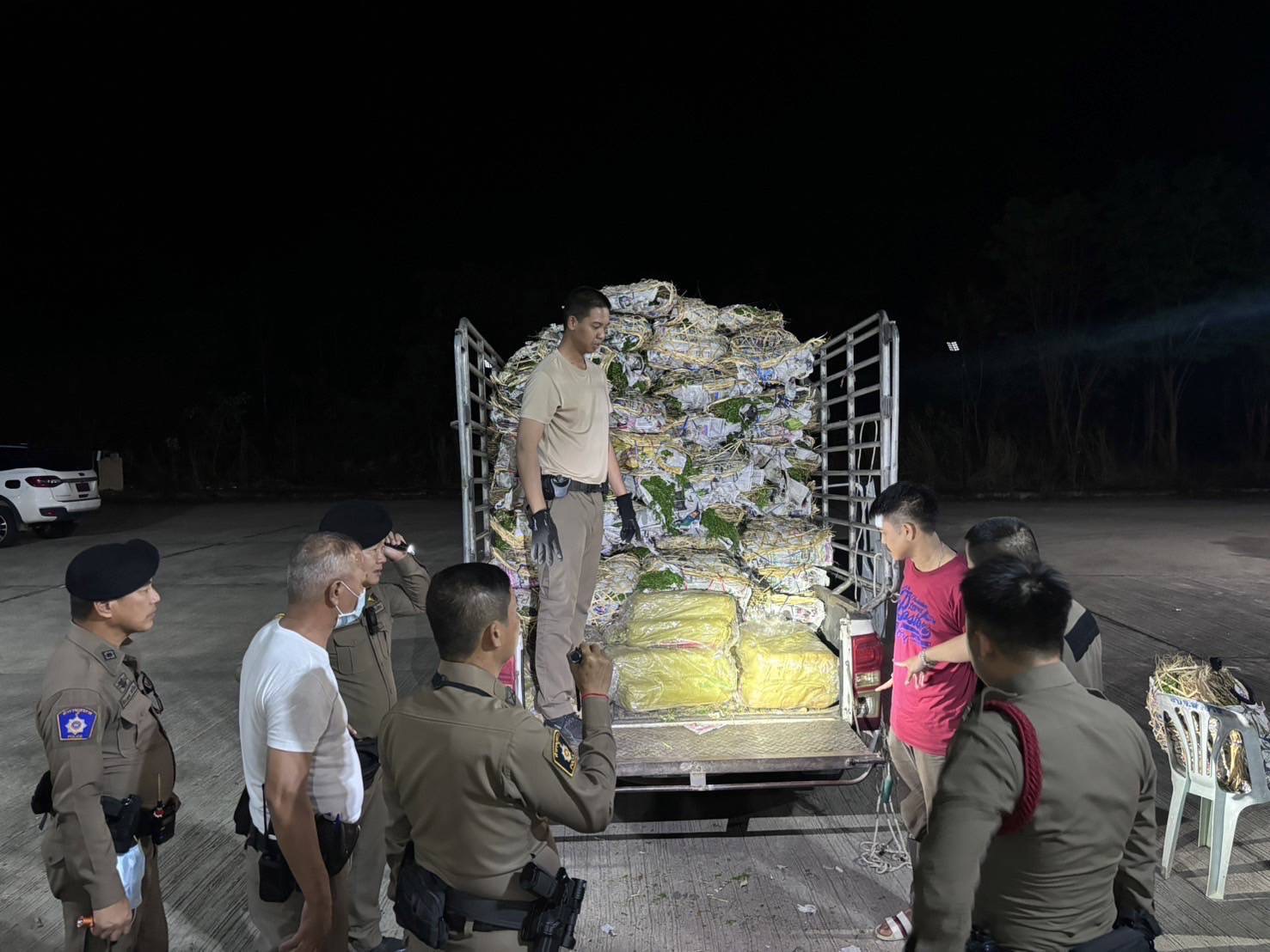 ไปไม่รอด สภ.แม่พริกจับกุมรถยนต์กระบะขนยาบ้ากว่า 3.6 ล้านเม็ด