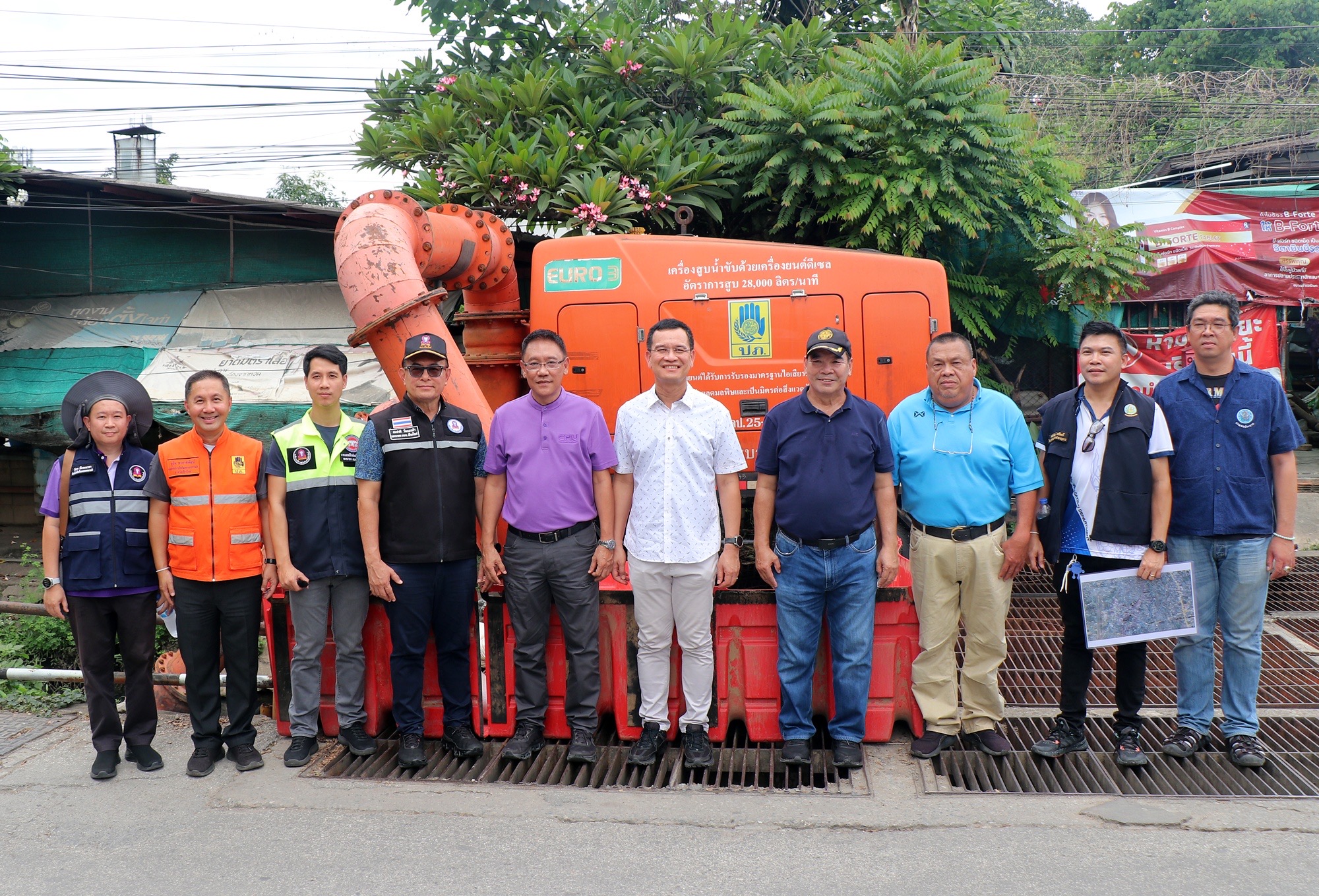 รองผู้ว่าฯ เชียงใหม่ นำทีมสำรวจและหาแนวทางแก้ไขปัญหาน้ำท่วมขังซ้ำซากในเขตตัวเมืองเชียงใหม่ ที่ บริเวณกาดก้อม